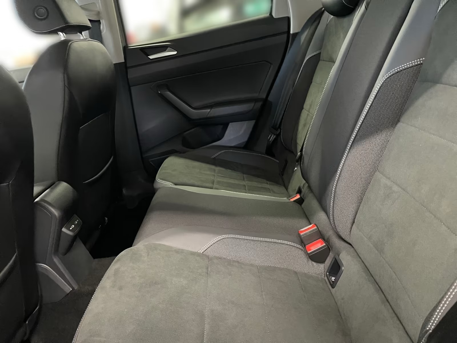 Volkswagen Taigo 1.5 TSI Style AHK MATRIX TECHO SOLAR - Imagen 12