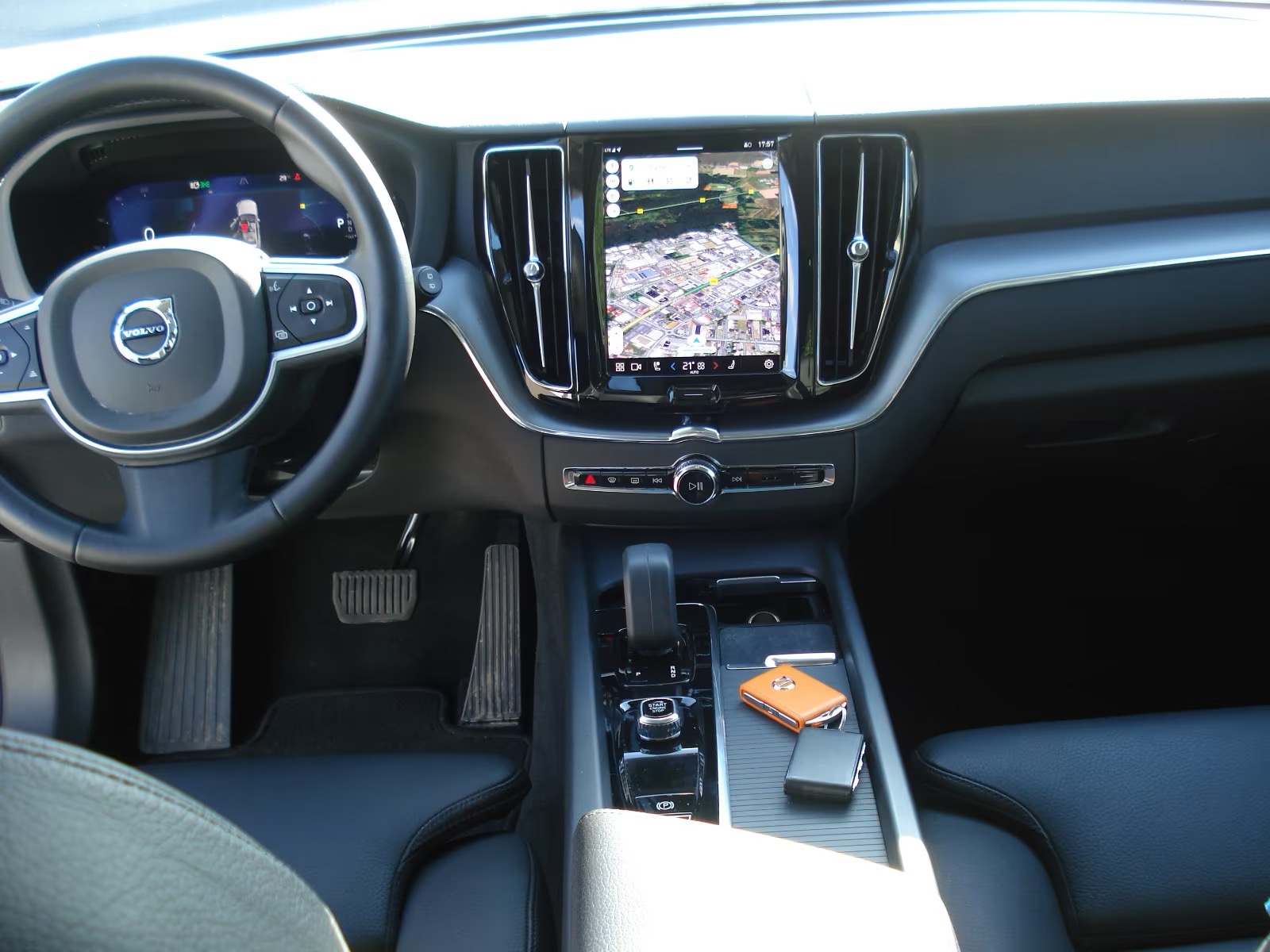 Volvo XC60 Momentum Pro MILD HIBRID DIESEL CUERO - Imagen 11