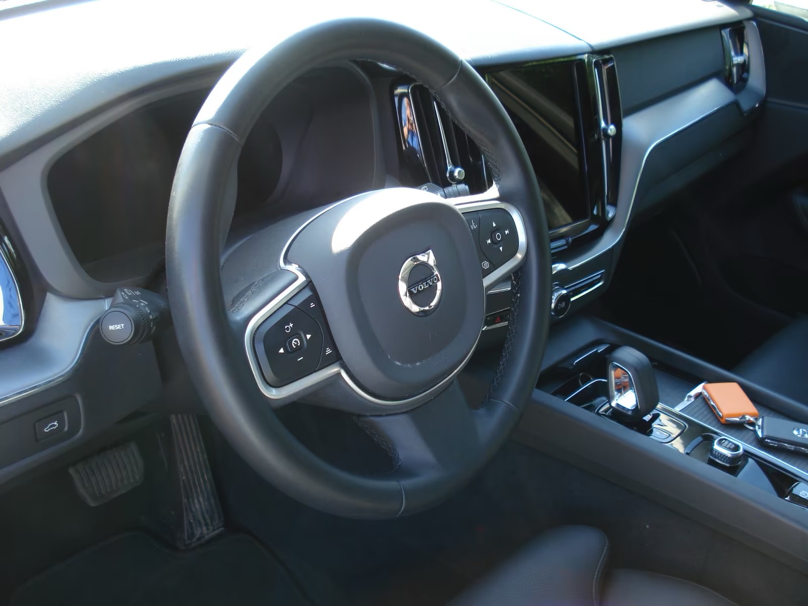 Volvo XC60 Momentum Pro MILD HIBRID DIESEL CUERO - Imagen 16