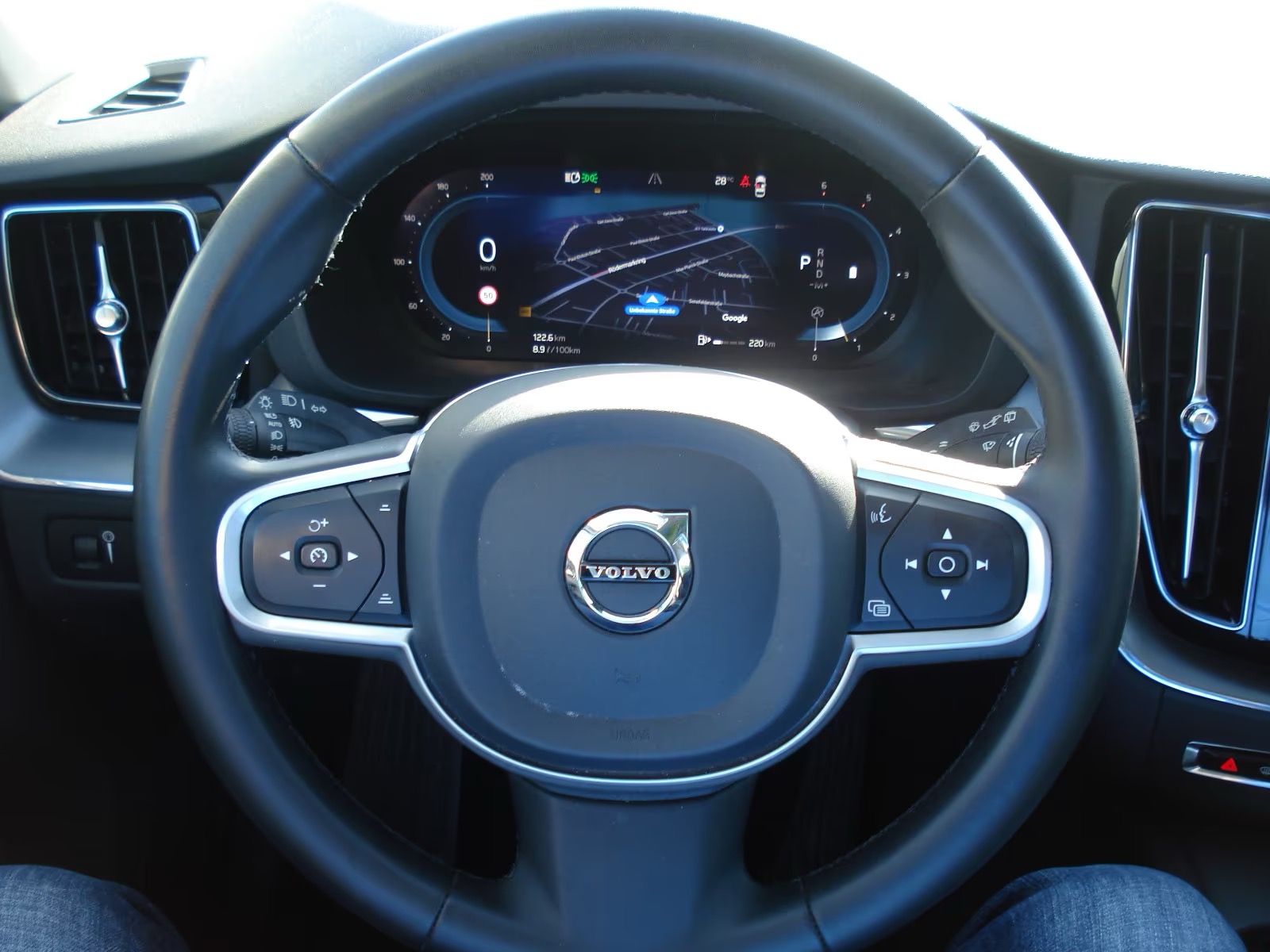 Volvo XC60 Momentum Pro MILD HIBRID DIESEL CUERO - Imagen 18